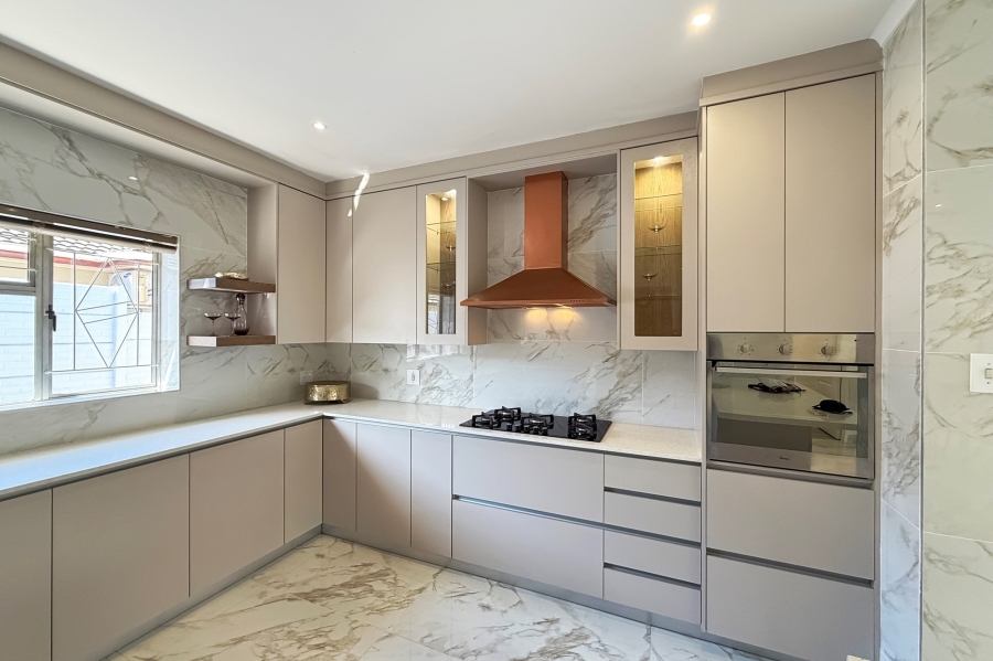 5 Bedroom Property for Sale in De Tijger Western Cape
